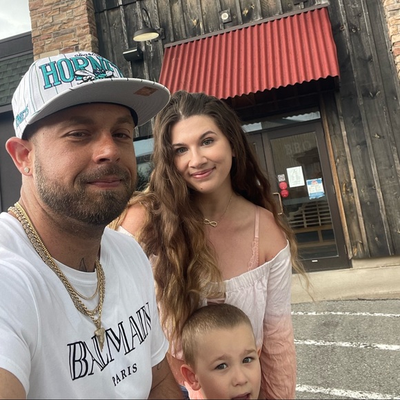 Meet your Poshers, Carleigh & Terry  ✨ - Picture 2 of 9